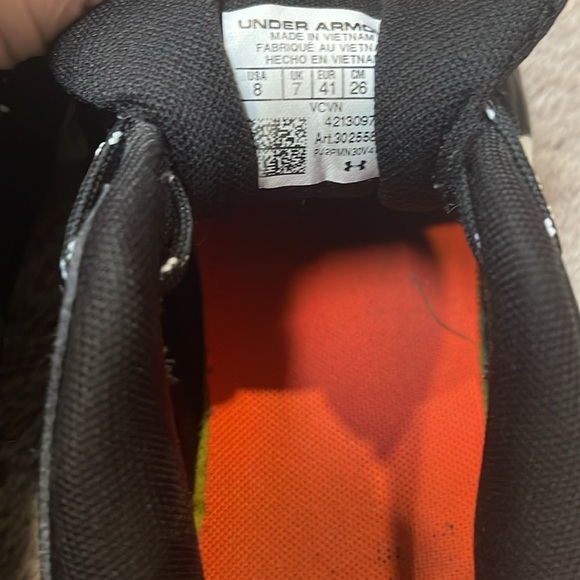 Men’s Under Armour Cleats - Picture 5 of 8